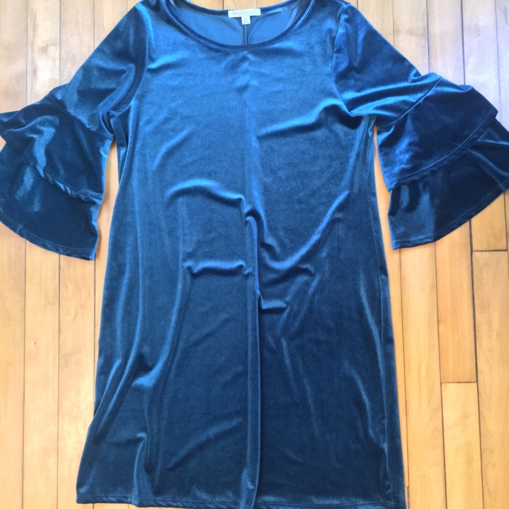 Teal bell-sleeved shift dress